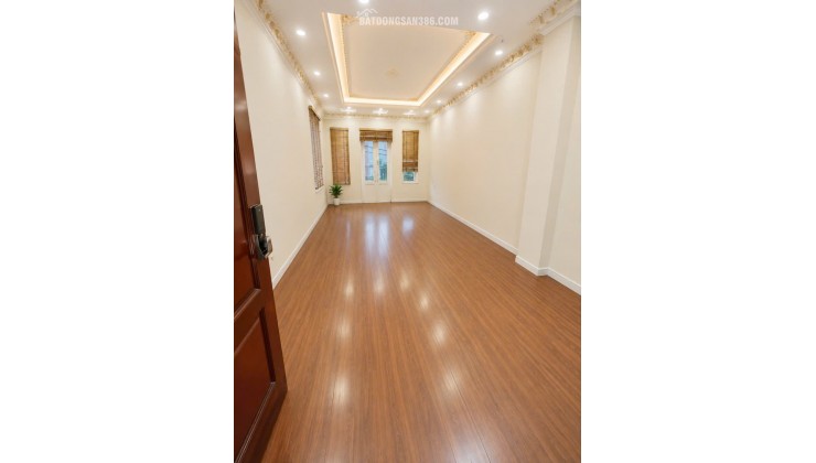 Nhà Giáp Bát, Hoàng Mai. Lô góc 2 mặt. Ô tô tránh. Dưới 10,4 tỷ. Ở và Kinh doanh